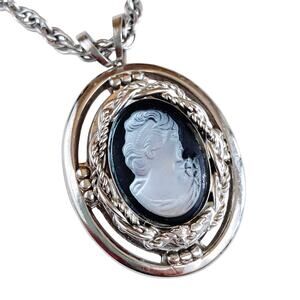 Mid Century Glass Cameo Pendant Necklace, VTG Silver Tone 70s Victorian Revival